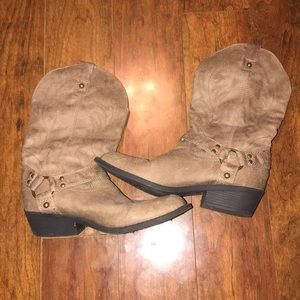 Brown Rampage Boots Size 8